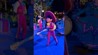 A Musical Christmas with Mariachi Alegría de Disneyland & Miguel! From COCO : California Adventure