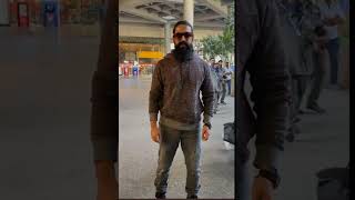 #yash Spotted in Mumbai Airport #kgfchapter2 #kgf2 #kgf #ramikasen #prashanthneel #raveenatandon