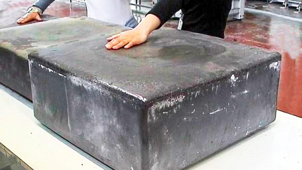 هكذا تتم عملية صنع الألواح الشمسية لمحطات الطاقة في منتهى الذكاء !