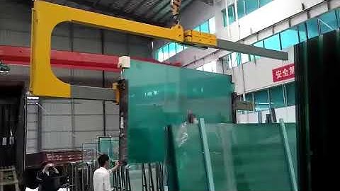 U-shaped boom for container glass loading and unloading