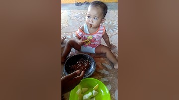 Anak kecil suka makan pedas