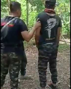 Video orang latah denger suara tembakan