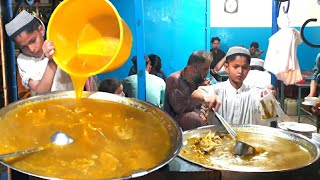 PANJE KA SOUP | Chicken Soup &amp; Chicken Panje Ki Yakhni @KhandaniStreetFood