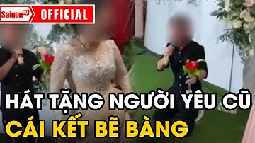 Chàng trai quỳ gối hát 