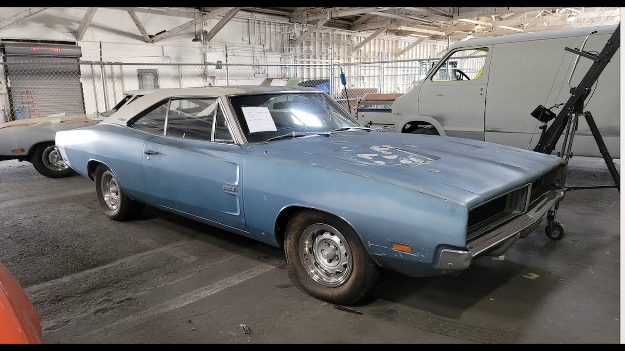 FAMILY TIES: 1969 HEMI CHARGER R/T 4-SPEED NUMBERS MATCHING B5