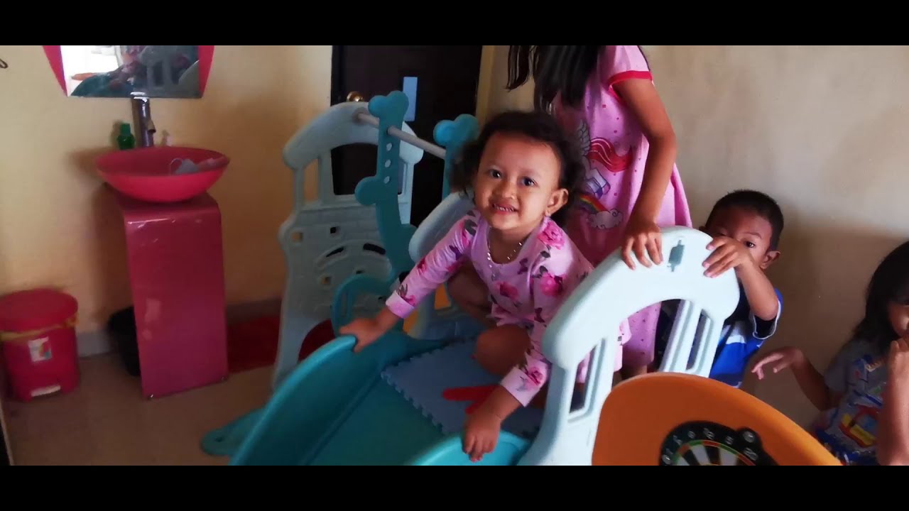 Bermain Prosotan dan Puzzle Bersama Teman Teman