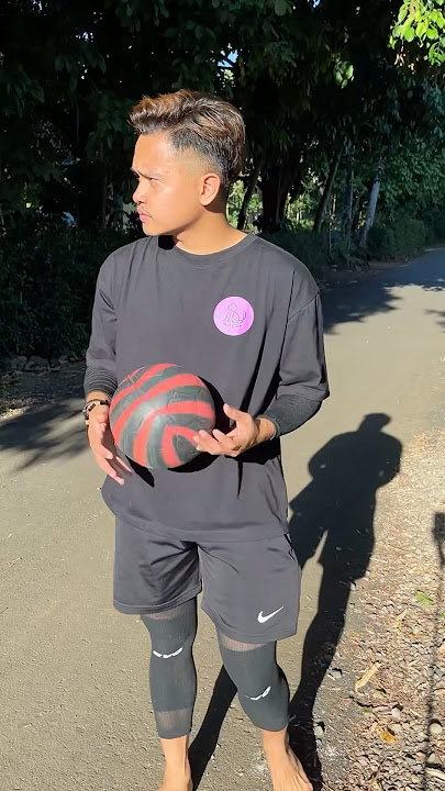 Kaki kiri pemain sepak bola paling cupu di bumi 😆 #football #sepakbola #tarkam #footballskills