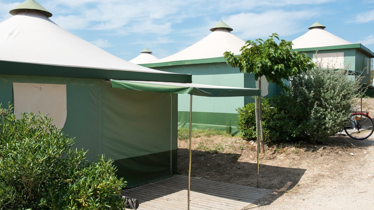 Location d'un bungalow toilé sans sanitaires avec les campings Campéole