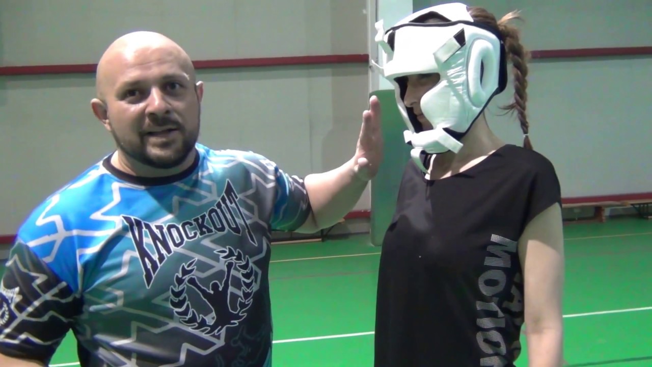 casca de protectie cu zabrele de la Knock-out