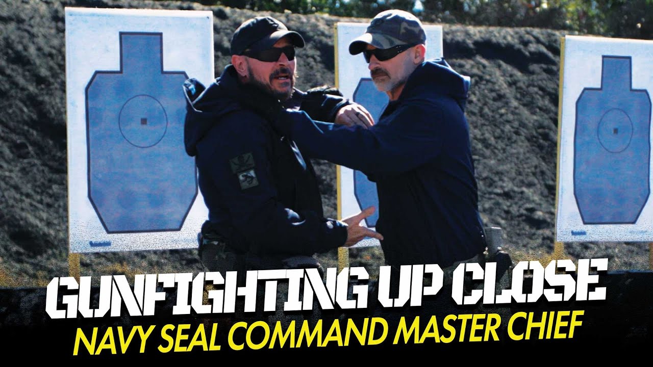 «Морские котики» обучают стрельбе из пистолета на нулевой дистанции