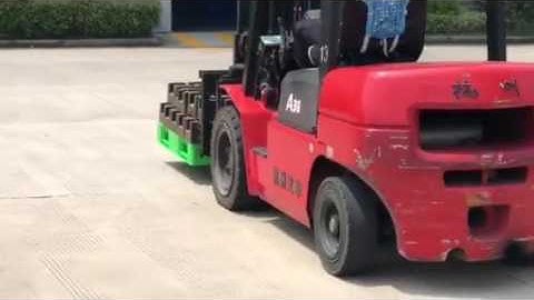 Reversible plastic pallets 1200x1000 dynamic load test with 1.5T before delivery