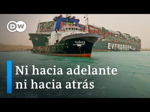 Buque encalla en Canal de Súez y desata el caos