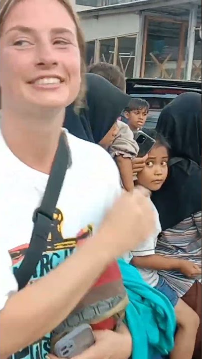 reaksi bule melihat dangdut jalanan