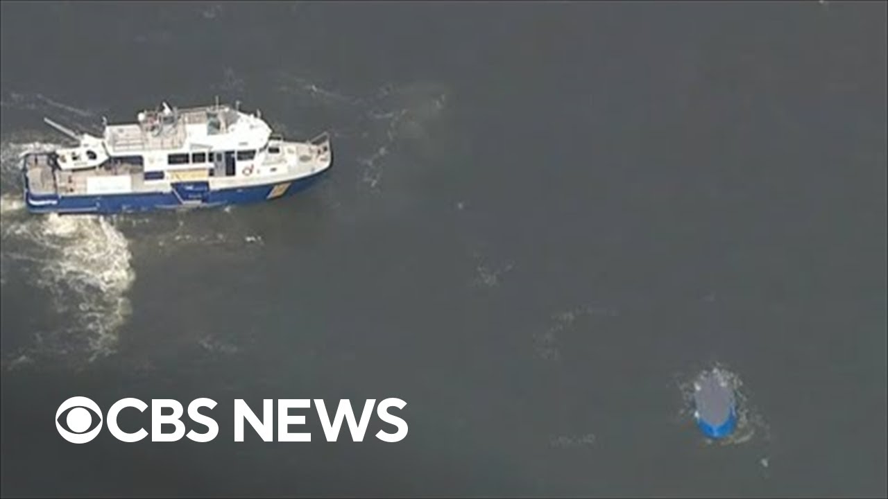 12 rescued after boat capsizes in Hudson River off New York City
