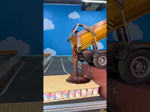 Remote control vehicles are cooking cake for the Giant 🚧🎂🚜