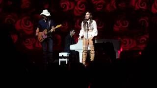 Miniatura del video "Demi Lovato ft. Nick Jonas & Brad Paisley - Stone Cold - Future Now Tour - 9/7/16 - Nashville, TN"