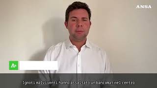 Fanno Esplodere Un Bancomat Durante La Movida E Ce Chi Fa Il Tifo