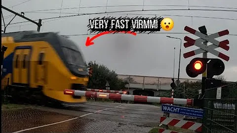 Spoorwegovergang Bunnik // Dutch Railroad Crossing