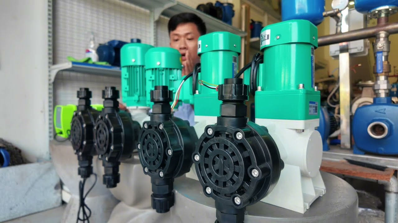 Bơm định lượng hoá chất thương hiệu nào tốt ? Chọn dòng điện tử hay màng cơ khí ?