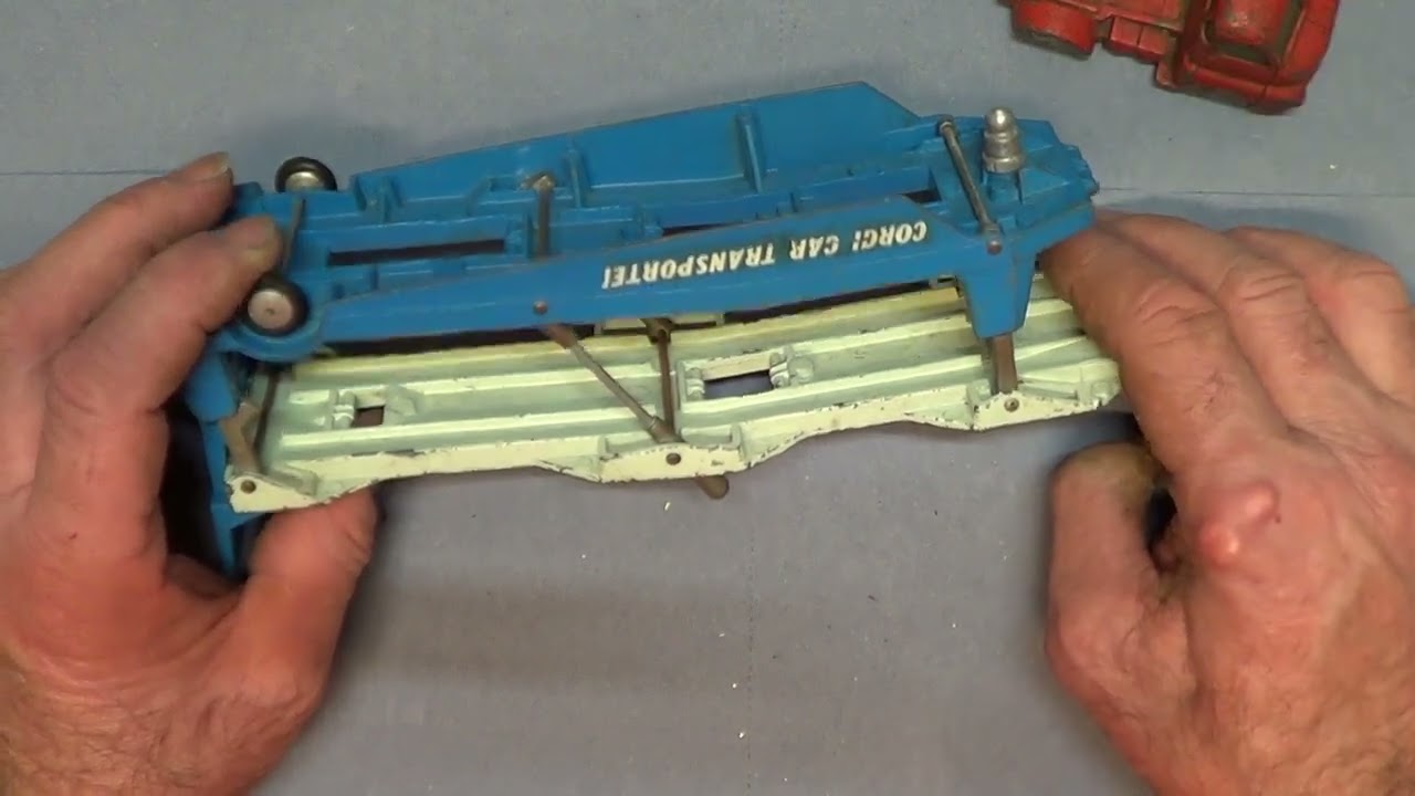 RESTORATION OF A CORGI MAJOR TOYS CARRIMORE CAR TRANSPORTER ( No