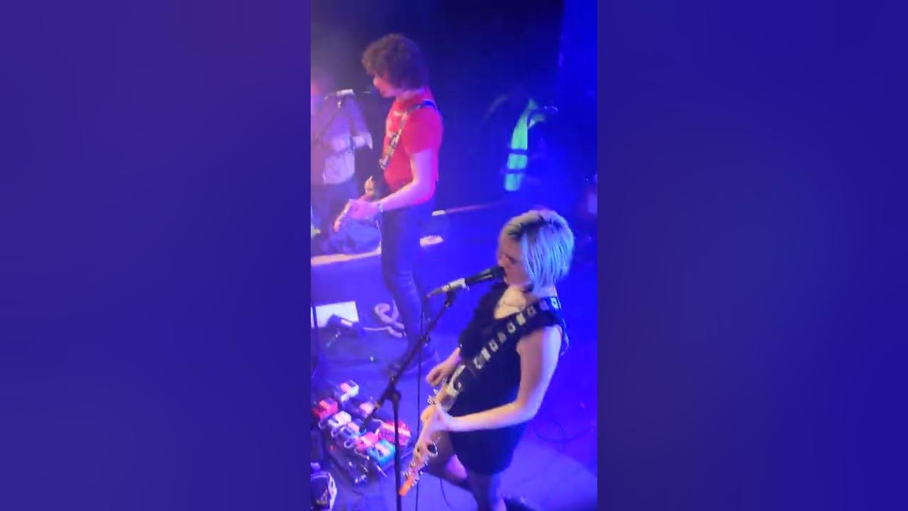 Sunflower Bean - Shake (Live in Bristol) Sunflower Bean - Shake (Live in Bristol)