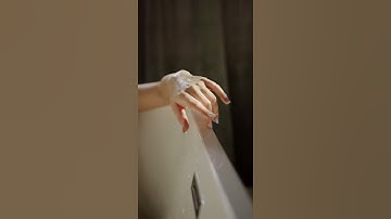 A Beautiful And Hot Girl Bath In Bath Tub Relaxing Video With Music || 4K Video #Girlbath(1)