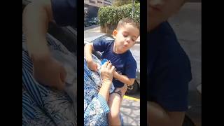 Criança Mostra Como Vomitou Na Escola