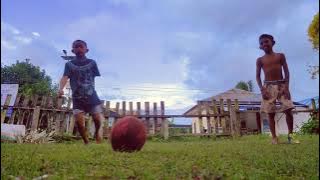 sepak bola anak desa berbakat 😀