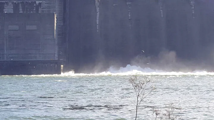2019-01-06 Lake Cumberland Dam sluicing
