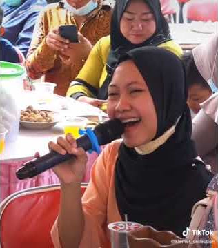 story wa nyanyi pas acara nikahan