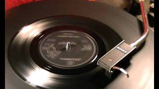 Video thumbnail of "Jeff Beck (& Rod Stewart) - Rock My Plimsoul - 1967 45rpm"