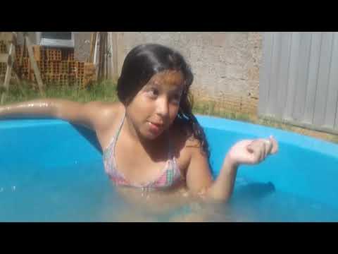 Rico vs pobre na piscina   