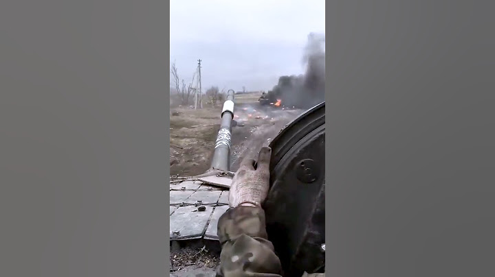 Russian soldiers flee after their T-80 tank is hit by Javelin missile