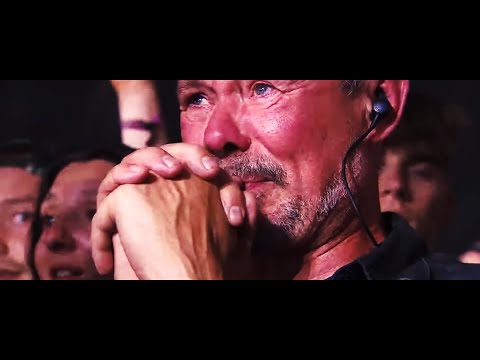 Papa Roach - \"Leave a Light On (Talk Away the Dark)\" (Acoustic) | Riff Sessions