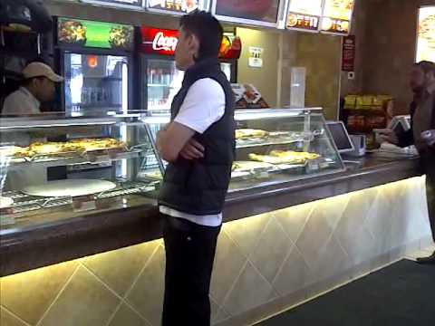Guy gets pissed in Pizza Pizza over tabasco sause