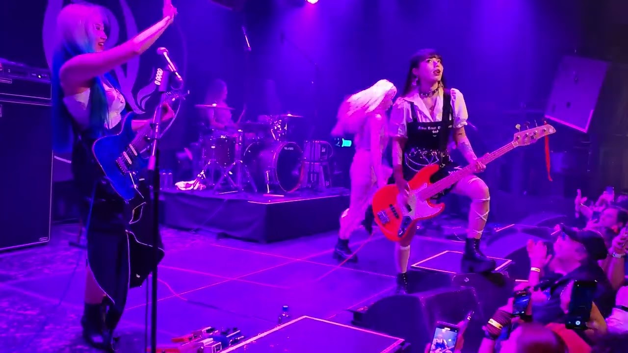 Rolling Quartz at Melkweg Amsterdam — start: Seven Nation Army +  For Whom the Bell Tolls + Higher