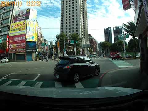 20181110永安路與三民次路路口車禍