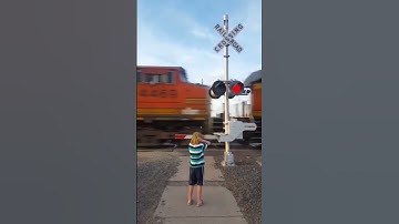 Speeding Train!! #bnsf #freighttrain