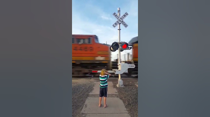Speeding Train!! #bnsf #freighttrain