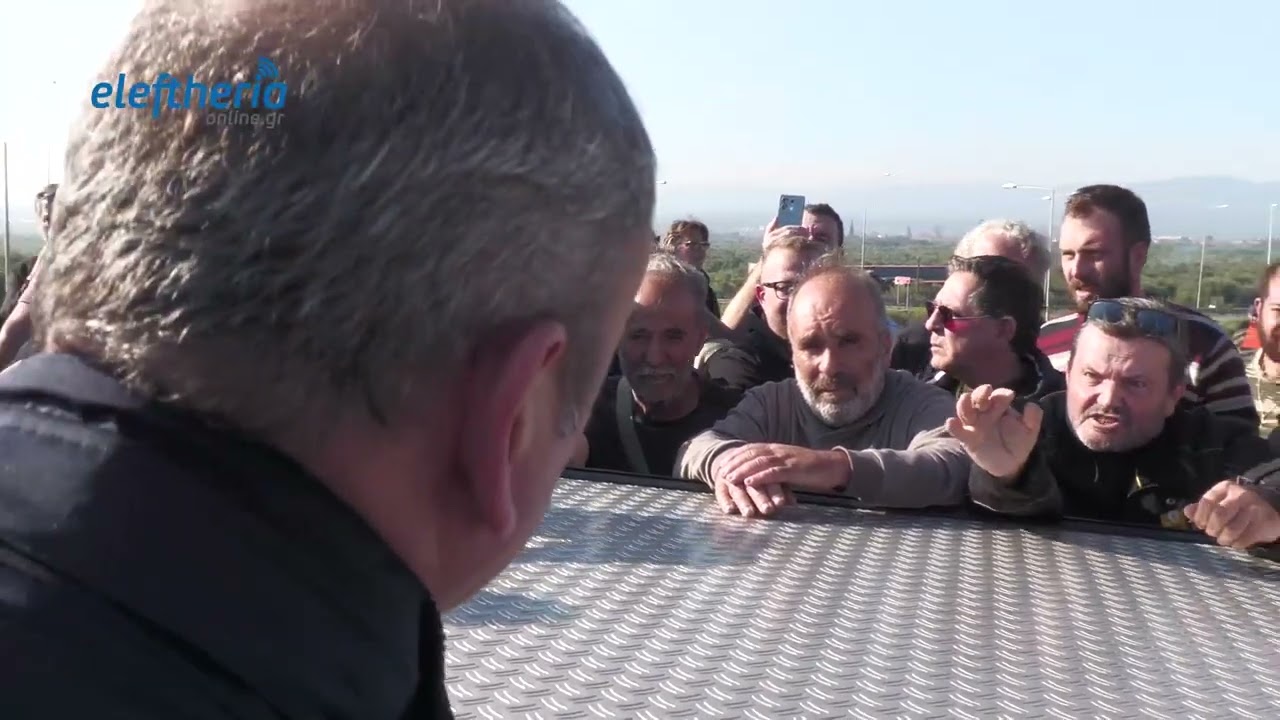 Καλαμάτα: Ενταση στις αγροτικές κινητοποιήσεις στον κόμβο της Θουρίας