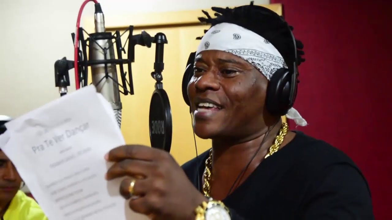 YouTubeでTEASER - Beto Kauê (feat: MC Sapão) - "Pra Te Ver Dançar" - (CD Um Convite Especial)を視聴