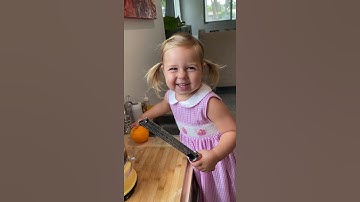 Thumbnail of Rose Makes Chocolate Pudding #shorts