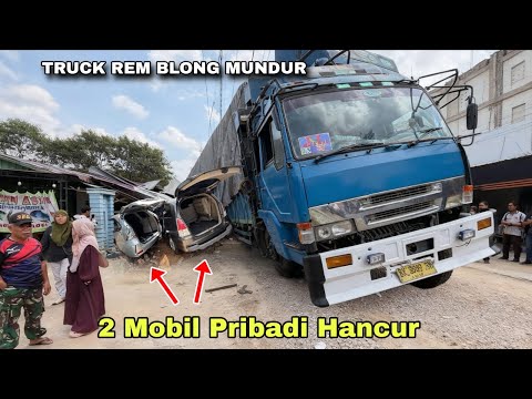 Truck Tiba-tiba Mundur Seruduk 2 Mobil Pribadi Dan Warung Nasi Uduk