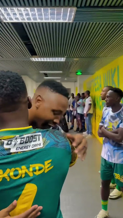 HARMONIZE AKISALIMIANA NA WACHEZAJI WA YANGA SC.
