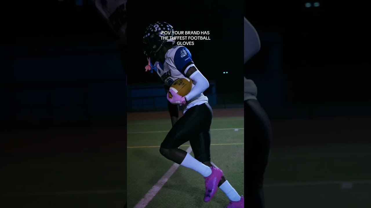 THESE FOOTBALL GLOVES… 🫢😨