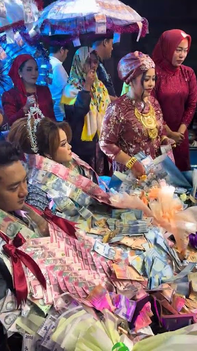 Penganten yang lagi viral di Surabaya.. disawer puluhan juta.  Hiburan nya Adella.. #fypviralシ