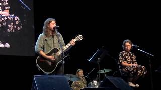 Video thumbnail of "Dave Grohl and Daughters Violet and Harper sing The Sky is a Neighborhood"