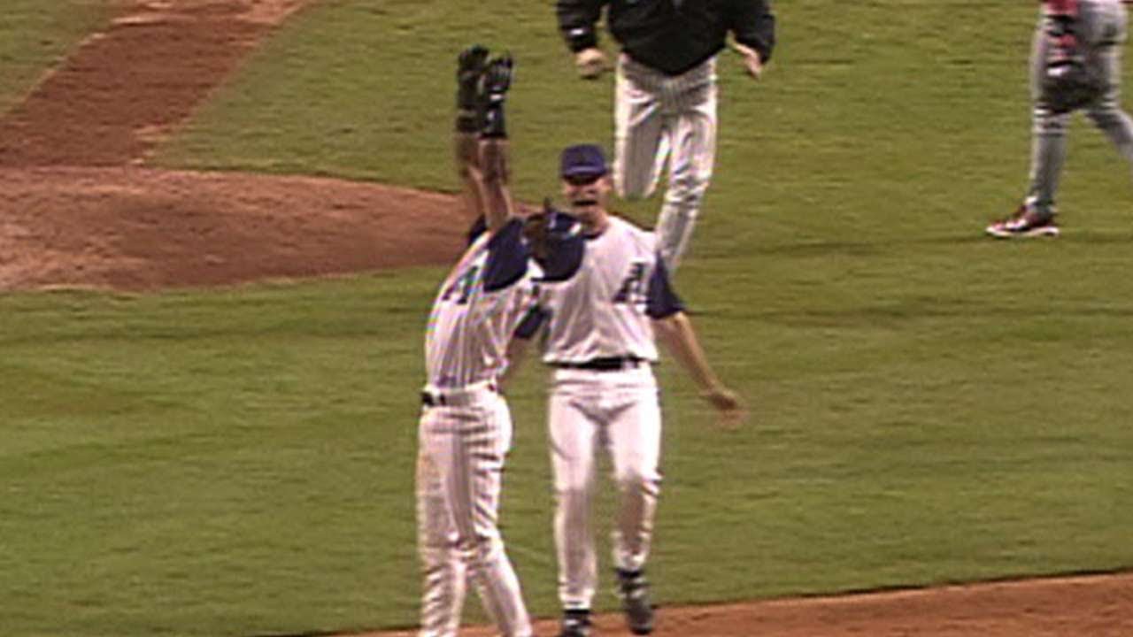 2001 NLDS Gm5: Womack's walk-off single sends D-backs to NLCS 