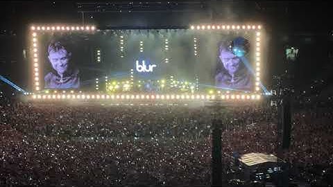 Blur - The Universal (live at Wembley)