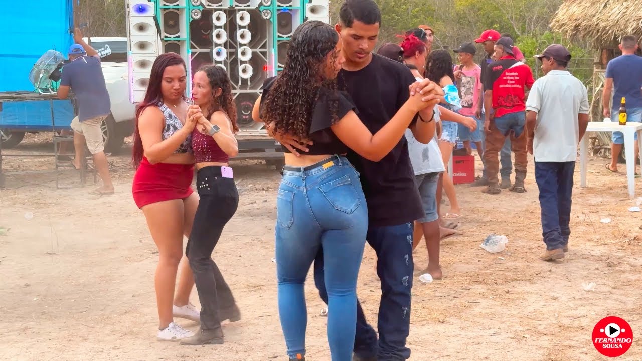 LEO DO PISEIRO fazendo forró na fazenda ferradura
